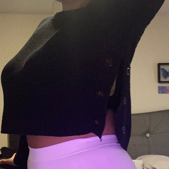 CHARLOTTE RUSSE CROP TOP SWEATER - Picture 3 of 4